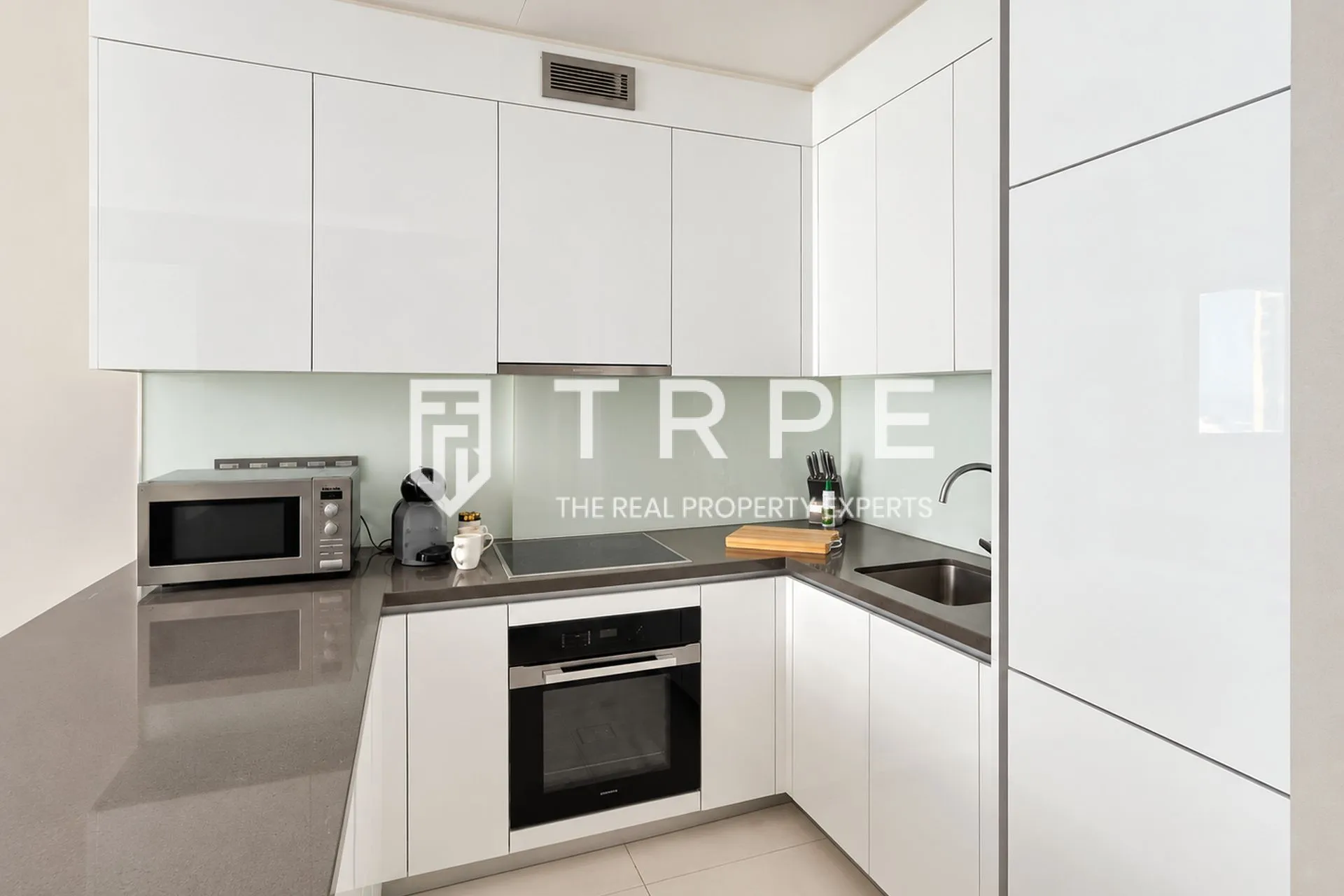 Burj Khalifa Skyline Views | Furnished | Flexible Cheques