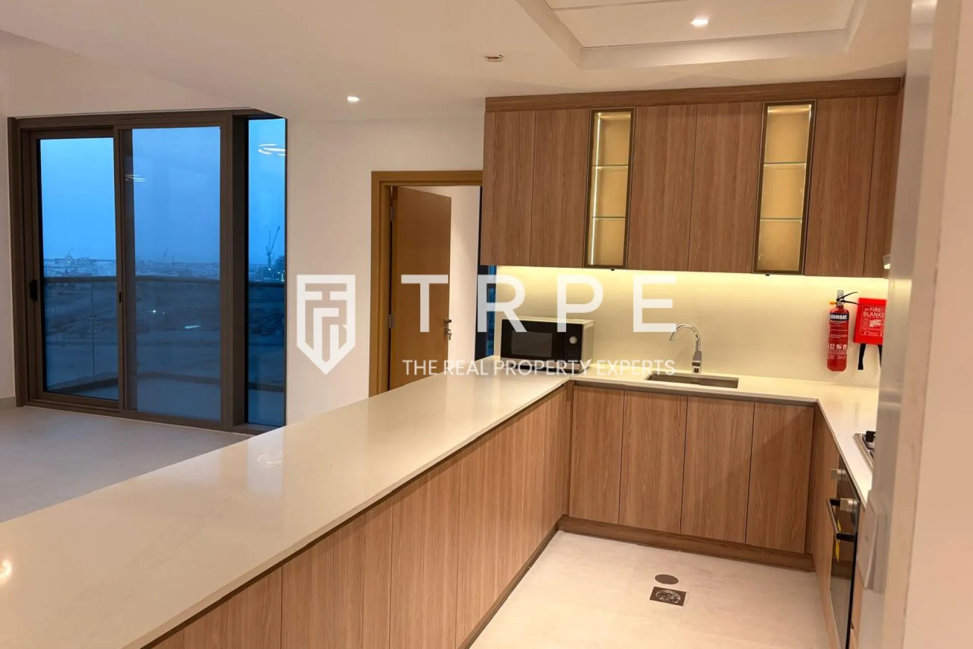 Vacant | Sea View | Large and Modern Layout