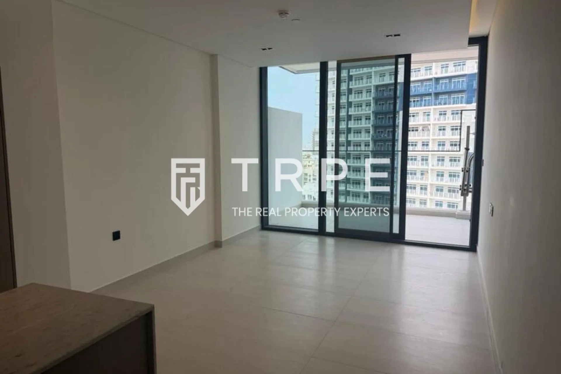 Brand New | Premium | Vacant | Middle Floor