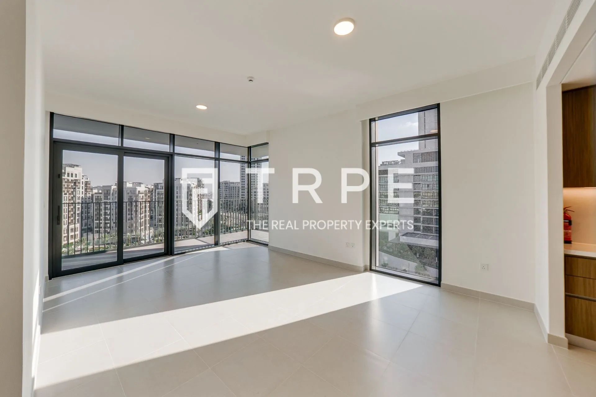 Furnished | 1,663 sq ft | Palace Residences North
