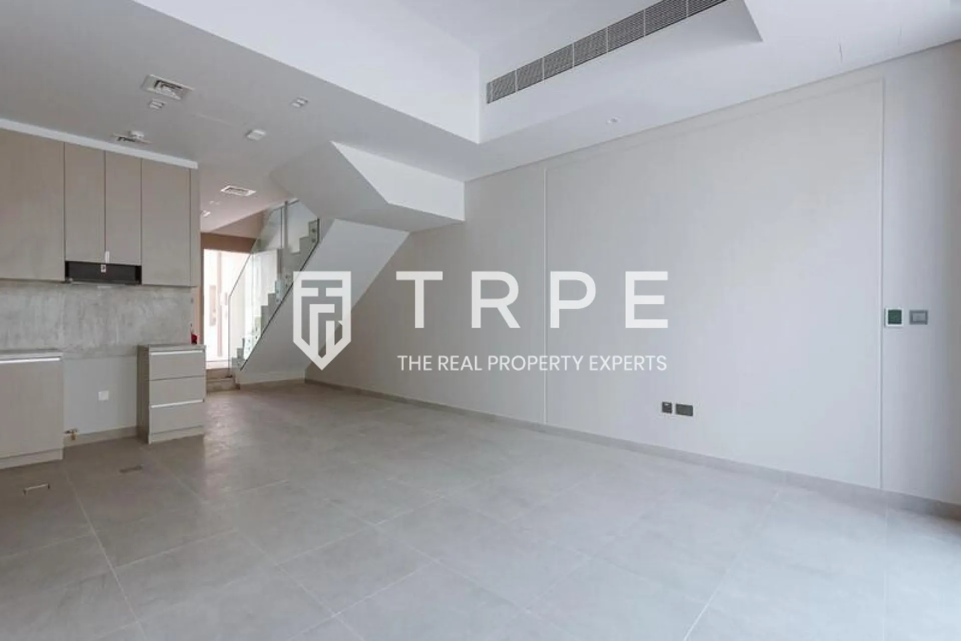 Modern Living | Spacious Townhouse | Near Downtown