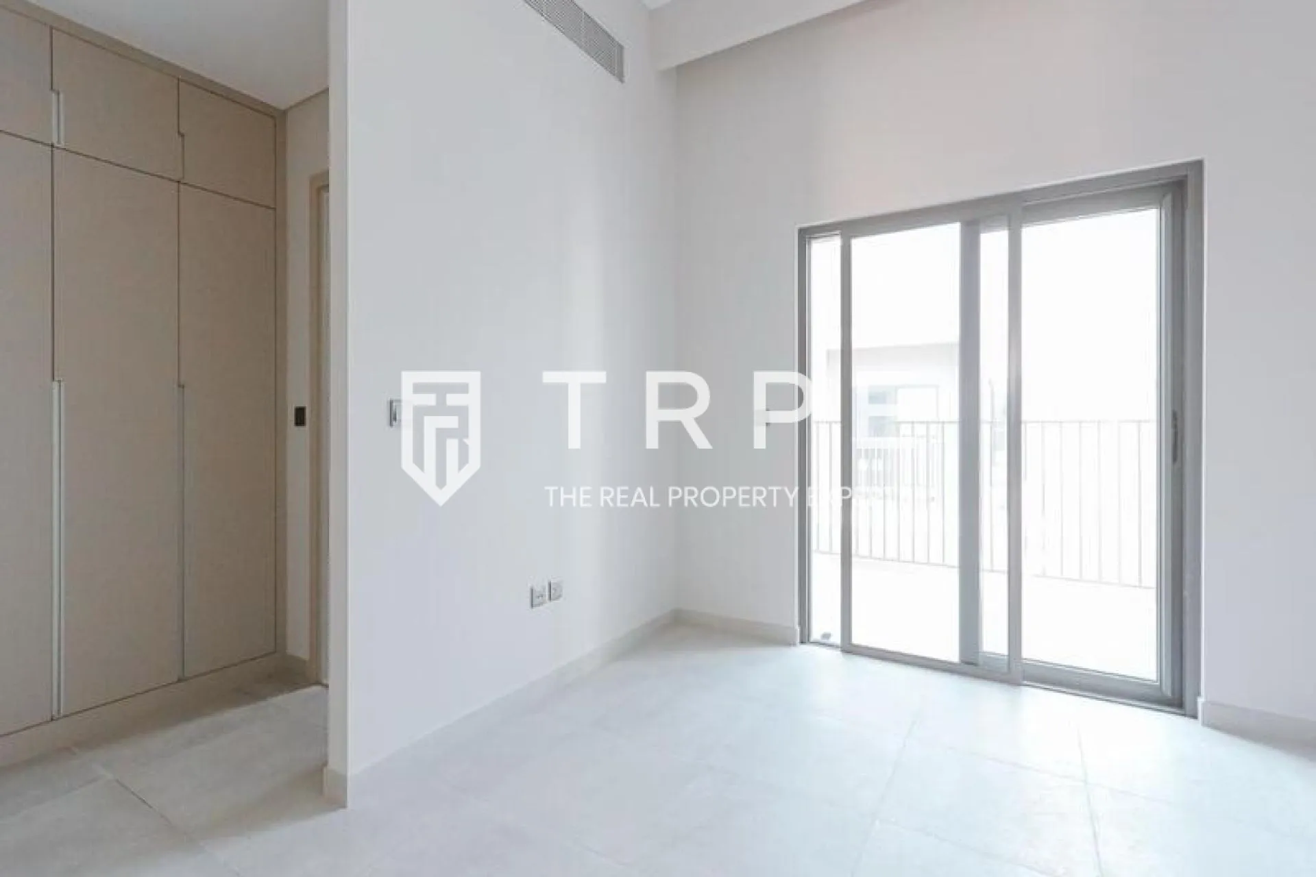 Modern Living | Spacious Townhouse | Near Downtown